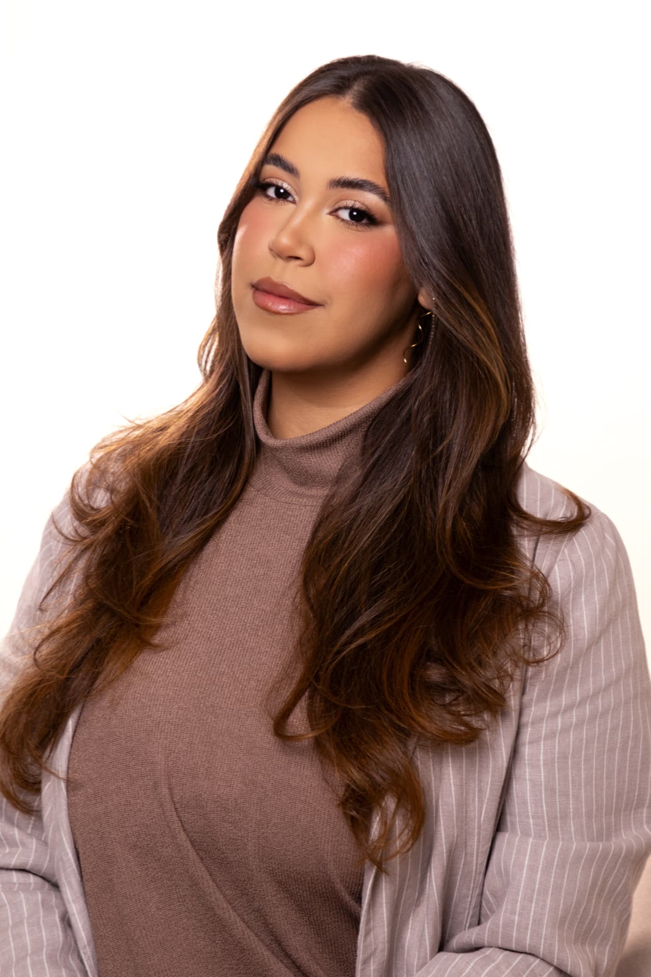 AC Santos, fundadora e nail designer do studio
